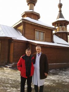 У храма Николая Чудотворца